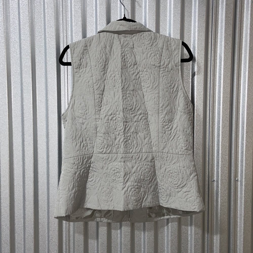 Vest - Picture 2 of 3